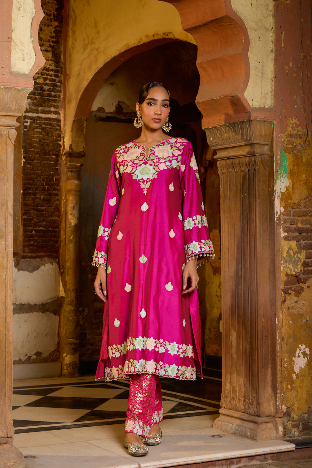 Waheeda Rani Pink Silk Kurta Set With Brocade Pants