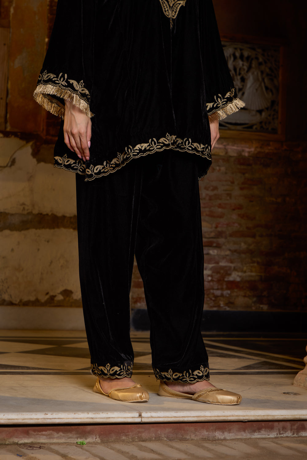 Sadhana Black Silk Velvet Kalidaar Pheran With Salwar