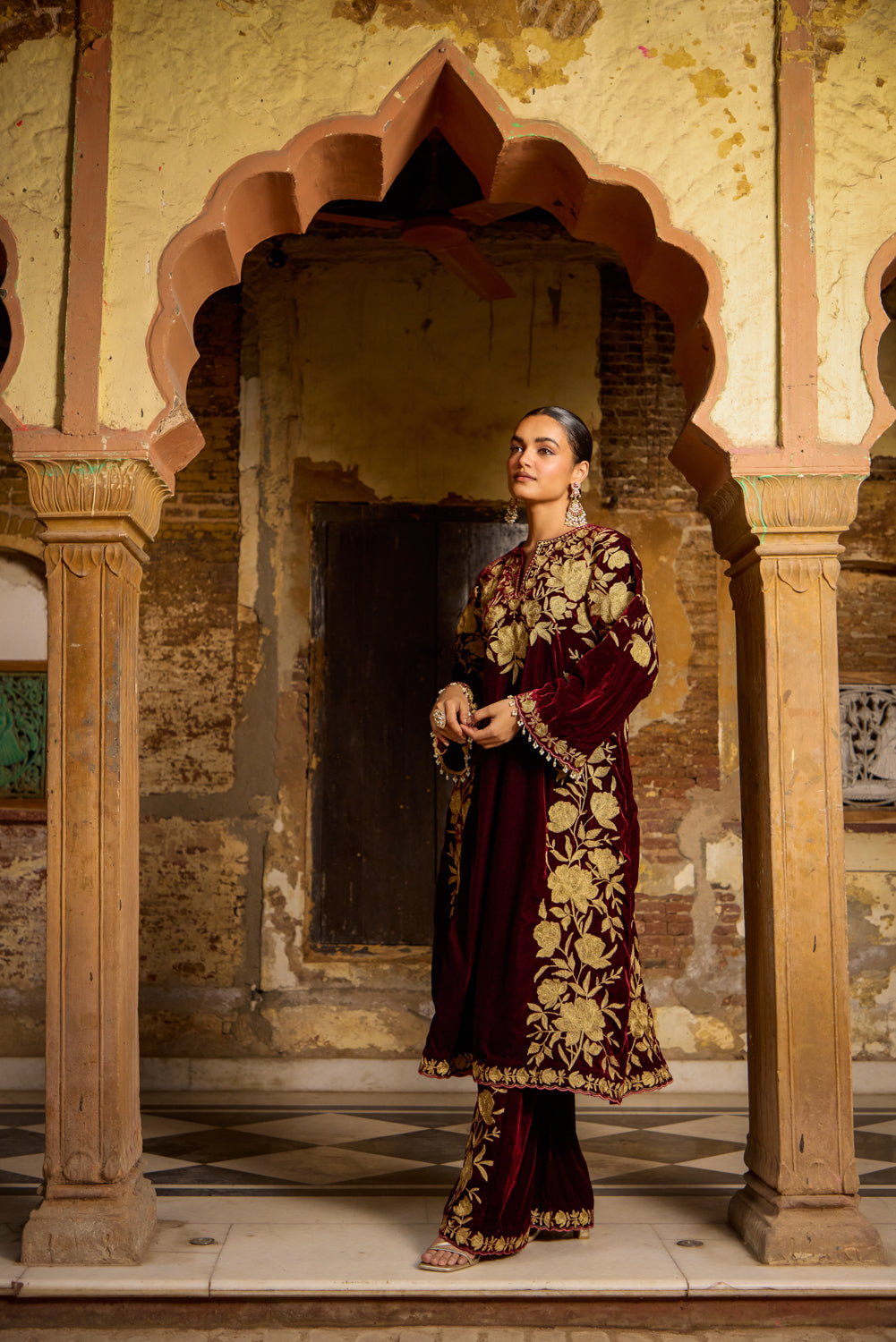 Sunehri Burgundy Silk Velvet Pheran Set