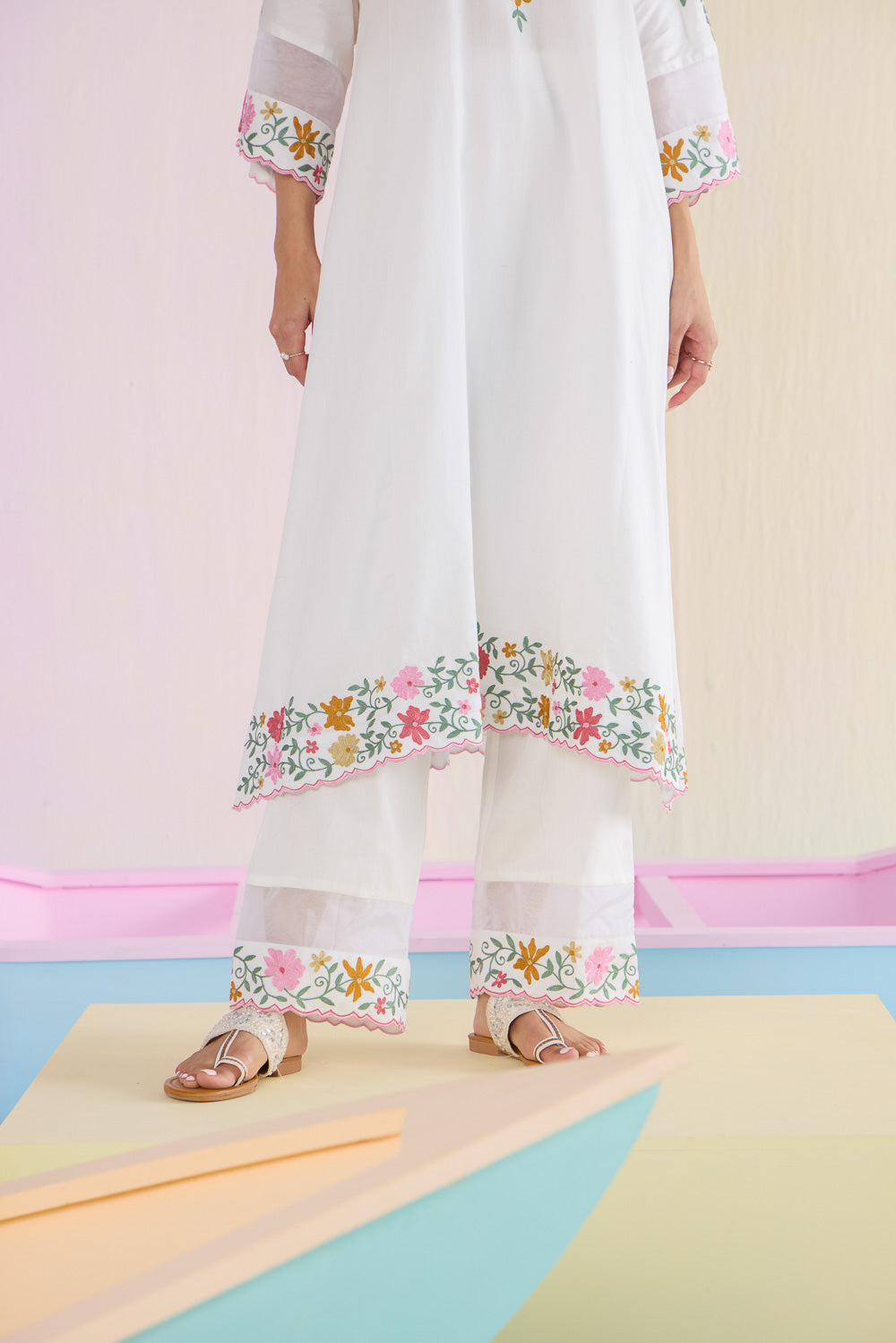 ﻿﻿﻿﻿White Petal Pheran Set