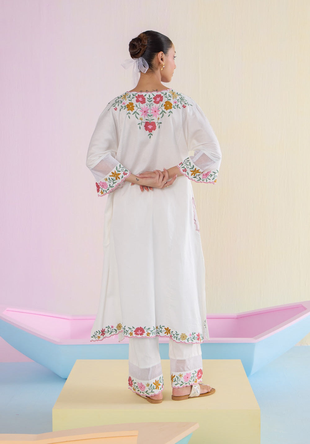 ﻿﻿﻿﻿White Petal Pheran Set